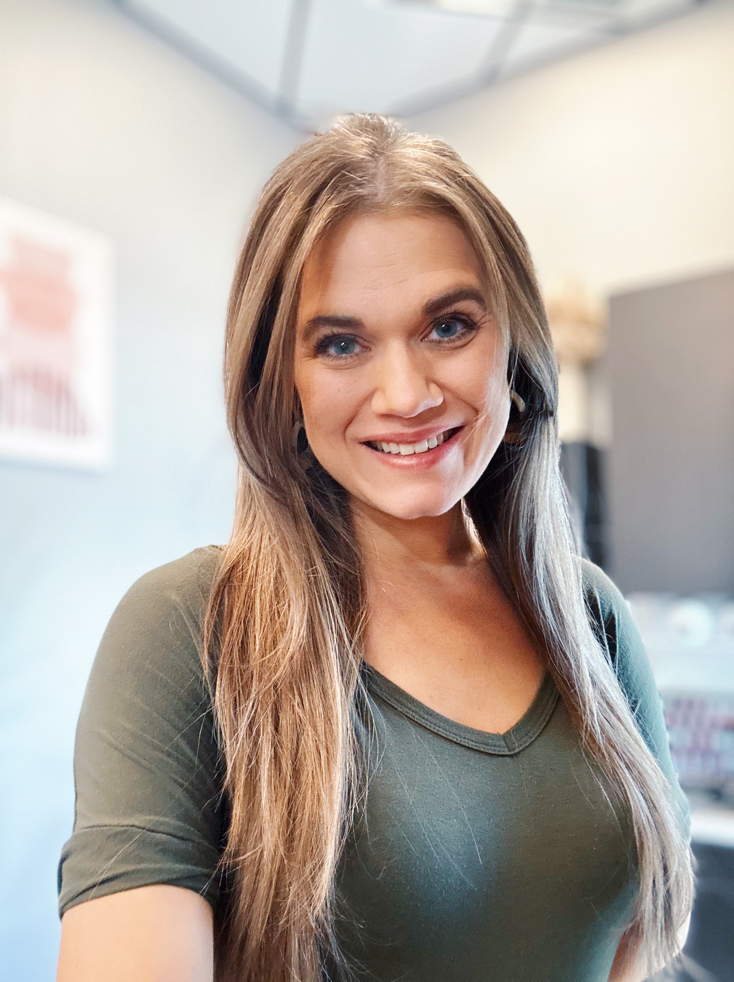Portrait of Jenna Schermerhorn, founder of Jenna Lauren Hair Designs